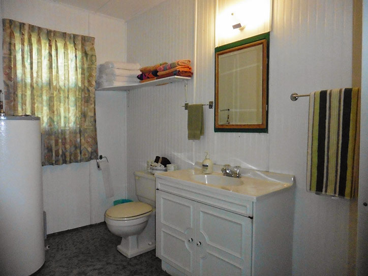 cottage-8-bathroom
