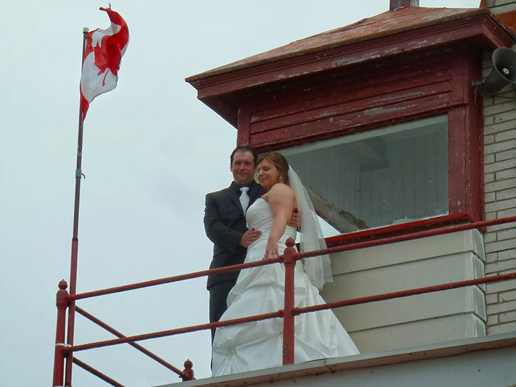 couple-atop-lighthouse